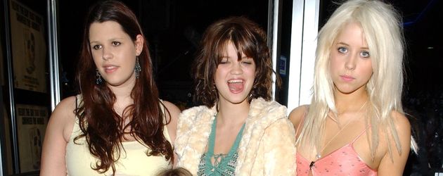 Fifi Geldof (l.) mit ihren Schwestern Pixie, Peaches und Tiger Lily im Jahr 2004 Fifi Geldof (l.) mit ihren Schwestern Pixie, Peaches und Tiger Lily im Jahr 2004