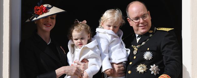 Fürstin Charlène und Fürst Albert mit Gabriella und Jacques beim Nationalfeiertag in Monaco Fürstin Charlène und Fürst Albert mit Gabriella und Jacques beim Nationalfeiertag in Monaco
