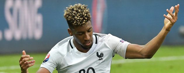 Fußball-Star Kingsley Coman bei der Fussball-EM 2016: Schweiz vs Frankreich Fußball-Star Kingsley Coman bei der Fussball-EM 2016: Schweiz vs Frankreich