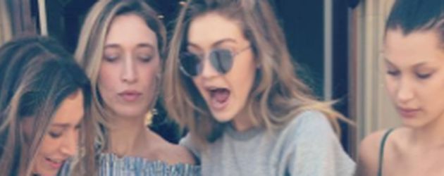Gigi Hadid, Bella Hadid, Yolanda Foster und Anwar Hadid Gigi Hadid, Bella Hadid, Yolanda Foster und Anwar Hadid