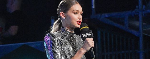 Gigi Hadid auf der "iheart Radio MuchMusic Video Awards"-Bühne Gigi Hadid auf der "iheart Radio MuchMusic Video Awards"-Bühne