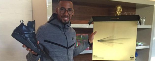 Jerome Boateng mit seinen Sneakern Jerome Boateng mit seinen Sneakern