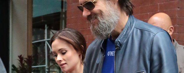Jim Carrey und Cathriona White Hand in Hand Jim Carrey und Cathriona White Hand in Hand