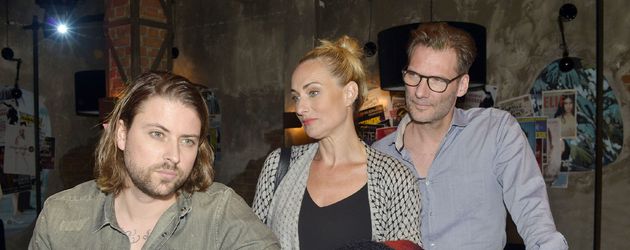 John (Felix von Jascheroff), Maren (Eva Mona Rodekirchen), Alexander (Clemens Löhr) John (Felix von Jascheroff), Maren (Eva Mona Rodekirchen), Alexander (Clemens Löhr)