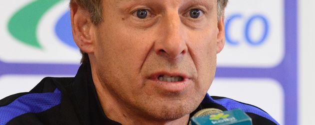 Jürgen Klinsmann bei einer Pressekonferenz Jürgen Klinsmann bei einer Pressekonferenz