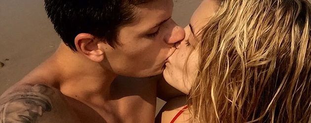 Jullien Herrera und Hailey Clauson am Strand von Cape Cod Jullien Herrera und Hailey Clauson am Strand von Cape Cod