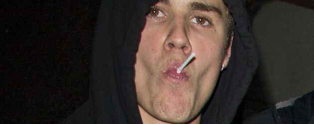 Justin Bieber vor dem "Tape"-Club in London Justin Bieber vor dem "Tape"-Club in London