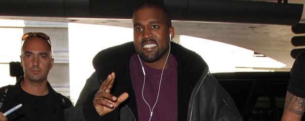Kanye West am Flughafen in Los Angeles im November 2016 Kanye West am Flughafen in Los Angeles im November 2016