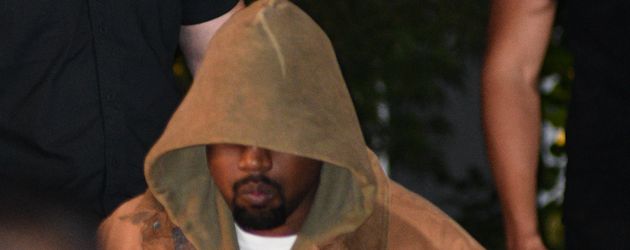 Kanye West im Oktober 2016 vor seiner Wohnung in New York Kanye West im Oktober 2016 vor seiner Wohnung in New York