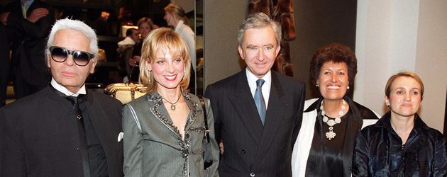 Karl Lagerfeld, Helene und Bernhard Arnault, Carla Fendi und Silvia Fendi Karl Lagerfeld, Helene und Bernhard Arnault, Carla Fendi und Silvia Fendi