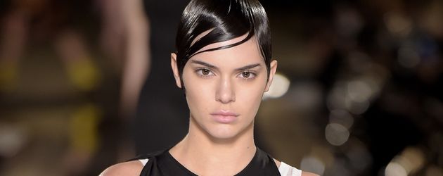 Kendall Jenner bei der Givenchy Modenschau in Paris Kendall Jenner bei der Givenchy Modenschau in Paris