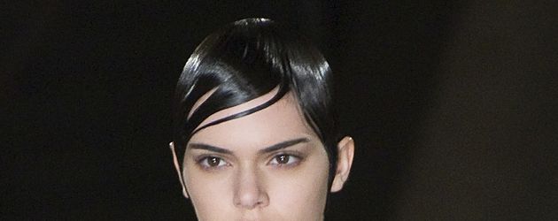 Kendall Jenner auf dem Laufsteg bei der Modenschau von "Givenchy" in Paris Kendall Jenner auf dem Laufsteg bei der Modenschau von "Givenchy" in Paris