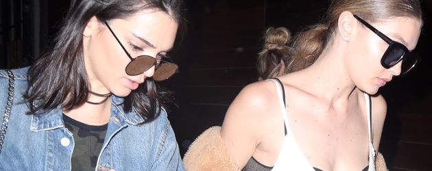 Kendall Jenner und Gigi Hadid bei einem Mädelsabend mit Hailey Baldwin Kendall Jenner und Gigi Hadid bei einem Mädelsabend mit Hailey Baldwin
