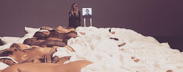 Kim Kardashian bei Kanye Wests Wachsfiguren-Ausstellung Kim Kardashian bei Kanye Wests Wachsfiguren-Ausstellung