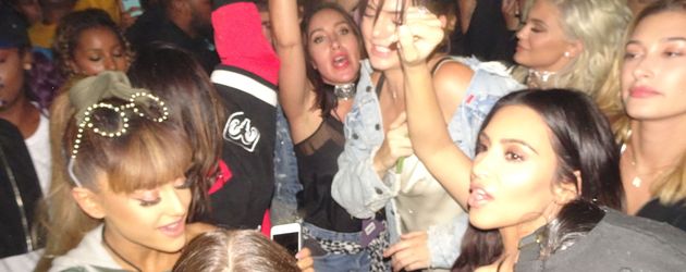 Ariana Grande, Kendall Jenner, Kylie Jenner, Hailey Baldwin & Kim Kardashian bei Kanye Wests Konzert Ariana Grande, Kendall Jenner, Kylie Jenner, Hailey Baldwin & Kim Kardashian bei Kanye Wests Konzert