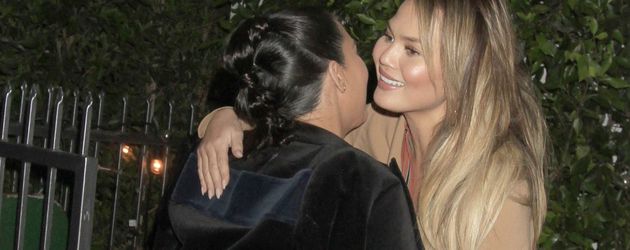 Kim Kardashian und Chrissy Teigen Kim Kardashian und Chrissy Teigen