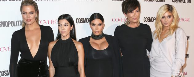 Khloe, Kourtney und Kim Kardashian mit Kris und Kylie Jenner Khloe, Kourtney und Kim Kardashian mit Kris und Kylie Jenner