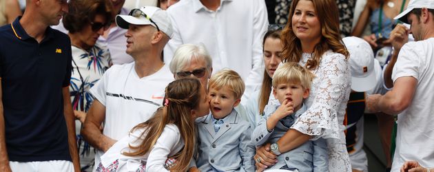 Roger Federers Frau Mirka mit den Kindern Charlene, Lennart und Leo Roger Federers Frau Mirka mit den Kindern Charlene, Lennart und Leo