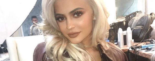 Kylie Jenner in einem schwarzen Spitzen-BH Kylie Jenner in einem schwarzen Spitzen-BH