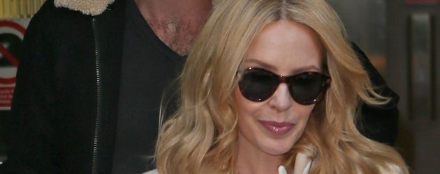 Kylie Minogue und Joshua Sasse Kylie Minogue und Joshua Sasse