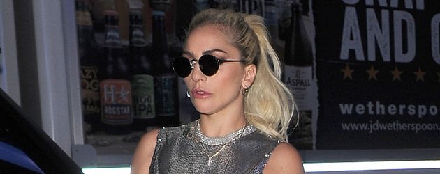 Lady GaGa vor ihrem Hotel in London Lady GaGa vor ihrem Hotel in London
