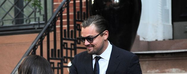 Leonardo DiCaprio beim Verlassen eines Spendendinners von Hilary Clinton in NYC Leonardo DiCaprio beim Verlassen eines Spendendinners von Hilary Clinton in NYC