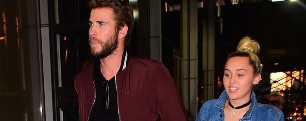 Liam Hemsworth und Miley Cyrus vor dem Soho House in New York City Liam Hemsworth und Miley Cyrus vor dem Soho House in New York City
