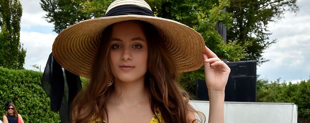Lily Aktinson bei dem "Qatar Goodwood"-Pferderennen 2015 in Midhurst Lily Aktinson bei dem "Qatar Goodwood"-Pferderennen 2015 in Midhurst