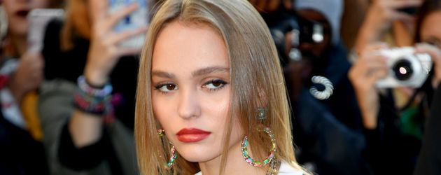 Lily-Rose Depp bei der Fashion Week in Paris Lily-Rose Depp bei der Fashion Week in Paris