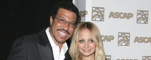 Lionel Richie mit Töchtern Nicole und Sofia bei den ASCAP Pop Music Awards" in Hollywood Lionel Richie mit Töchtern Nicole und Sofia bei den ASCAP Pop Music Awards" in Hollywood