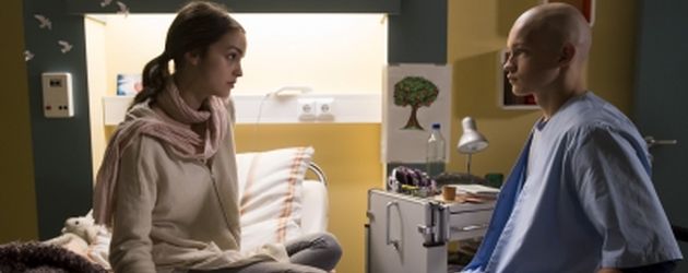 Luise Befort und Damian Hardung am Set der 1. Staffel von "Club der roten Bänder" Luise Befort und Damian Hardung am Set der 1. Staffel von "Club der roten Bänder"