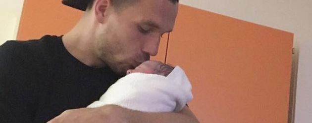 Lukas Podolski mit Tochter Maya Lukas Podolski mit Tochter Maya
