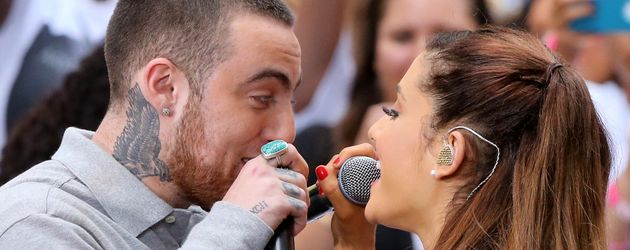 Mac Miller und Ariana Grande bei einer Performance im Jahr 2013 Mac Miller und Ariana Grande bei einer Performance im Jahr 2013