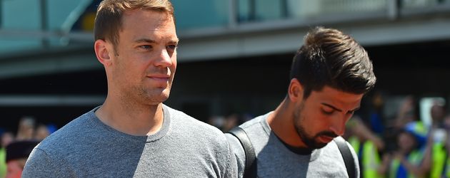 Manuel Neuer und Sami Khedria vor dem Abflug zur EM Manuel Neuer und Sami Khedria vor dem Abflug zur EM