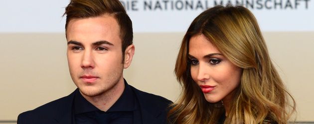 Mario Götze & Ann-Kathrin Brömmel auf der Premiere von "Die Mannschaft" 2014 in Berlin Mario Götze & Ann-Kathrin Brömmel auf der Premiere von "Die Mannschaft" 2014 in Berlin