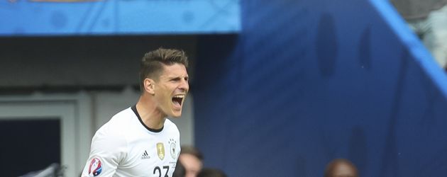 Mario Gomez nach dem 1:0-Tor beim EM-Spiel Deutschland gegen Nordirland Mario Gomez nach dem 1:0-Tor beim EM-Spiel Deutschland gegen Nordirland
