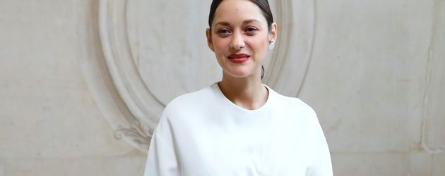 Marion Cotillard bei der Show von Christian Dior auf der Paris Fashion Week Marion Cotillard bei der Show von Christian Dior auf der Paris Fashion Week