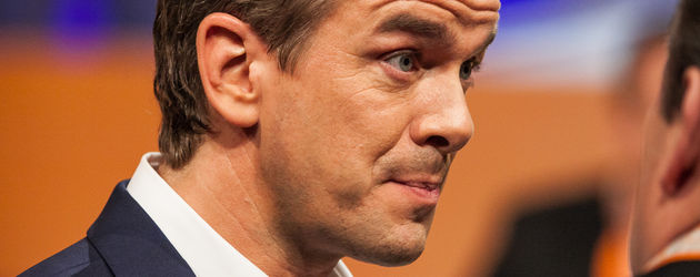 Markus Lanz starrt und runzelt die Stirn Markus Lanz starrt und runzelt die Stirn