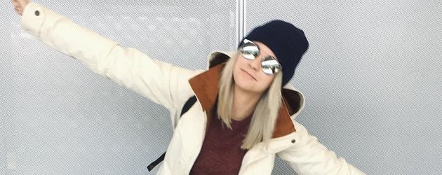Melina Sophie am Flughafen Melina Sophie am Flughafen