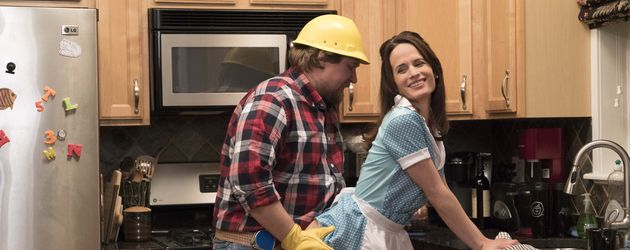 Michael Chernus und Elizabeth Reaser verkleiden sich in der Serie "Easy" für ein Sexspiel Michael Chernus und Elizabeth Reaser verkleiden sich in der Serie "Easy" für ein Sexspiel
