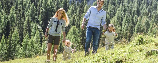 Michelle Hunziker und Tomaso Trussardi mit den Kindern Sole und Celeste in Südtirol Michelle Hunziker und Tomaso Trussardi mit den Kindern Sole und Celeste in Südtirol