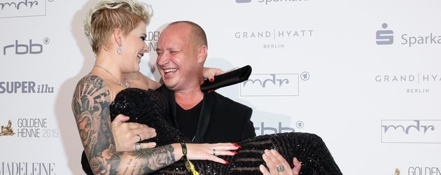 Mike Blümer und Melanie Müller bei der Goldenen Henne 2015 in Berlin Mike Blümer und Melanie Müller bei der Goldenen Henne 2015 in Berlin