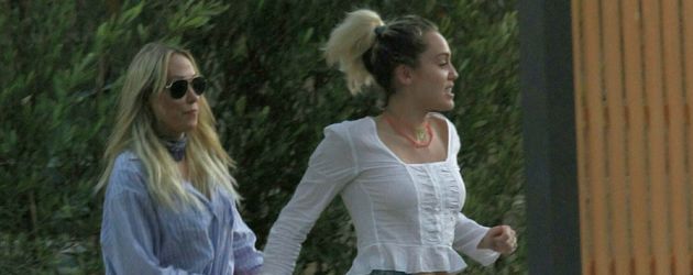 Miley Cyrus mit ihrer Mutter in Malibu Miley Cyrus mit ihrer Mutter in Malibu