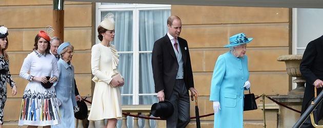Mitglieder der Königsfamilie bei einer Gartenparty im Buckingham Palace Mitglieder der Königsfamilie bei einer Gartenparty im Buckingham Palace