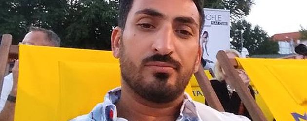 Mustafa Alin im Liegestuhl Mustafa Alin im Liegestuhl