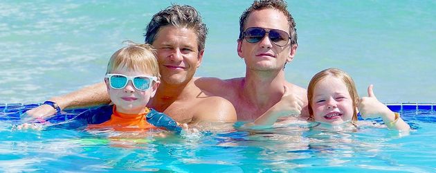 Neil Patrick Harris, David Burtka und ihre Zwillinge Harper Grace & Gideon Scott Neil Patrick Harris, David Burtka und ihre Zwillinge Harper Grace & Gideon Scott
