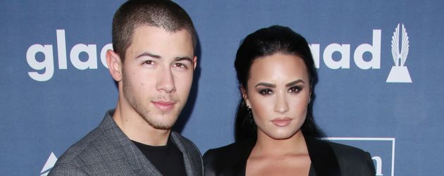 Nick Jonas und Demi Lovato bei den 27th Annual GLAAD Media Awards in Beverly Hills Nick Jonas und Demi Lovato bei den 27th Annual GLAAD Media Awards in Beverly Hills