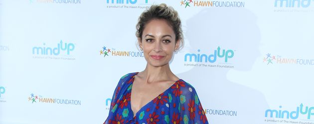 Nicole Richie in einem Blumenkleid Nicole Richie in einem Blumenkleid