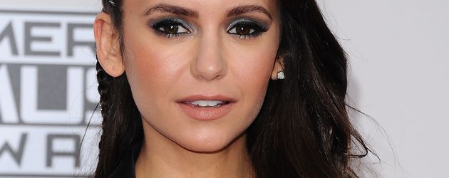 Nina Dobrev bei den 2016 American Music Awards im Microsoft Theatre in Los Angeles Nina Dobrev bei den 2016 American Music Awards im Microsoft Theatre in Los Angeles