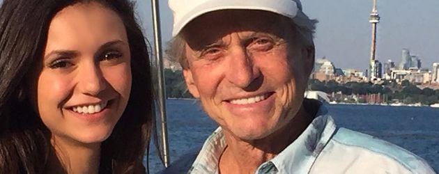 Nina Dobrev und Michael Douglas am Set von "Flatliners" Nina Dobrev und Michael Douglas am Set von "Flatliners"